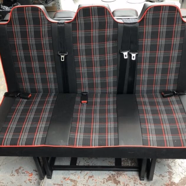 Full Width 140 cm Rock & Roll Bed VW T4 T5 T6 Custom Vivaro Trafic Seatbelts RED