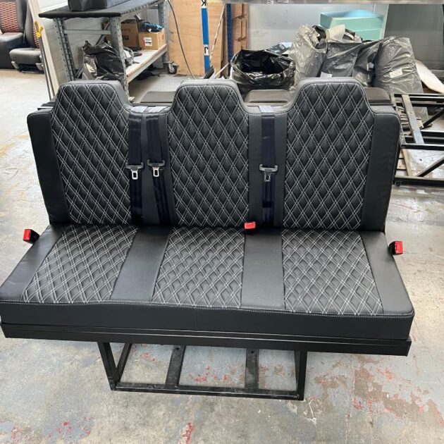 Full Width 140 cm Rock&Roll Bed VW T4 T5 T6 Custom Vivaro Seatbelts & Cushions