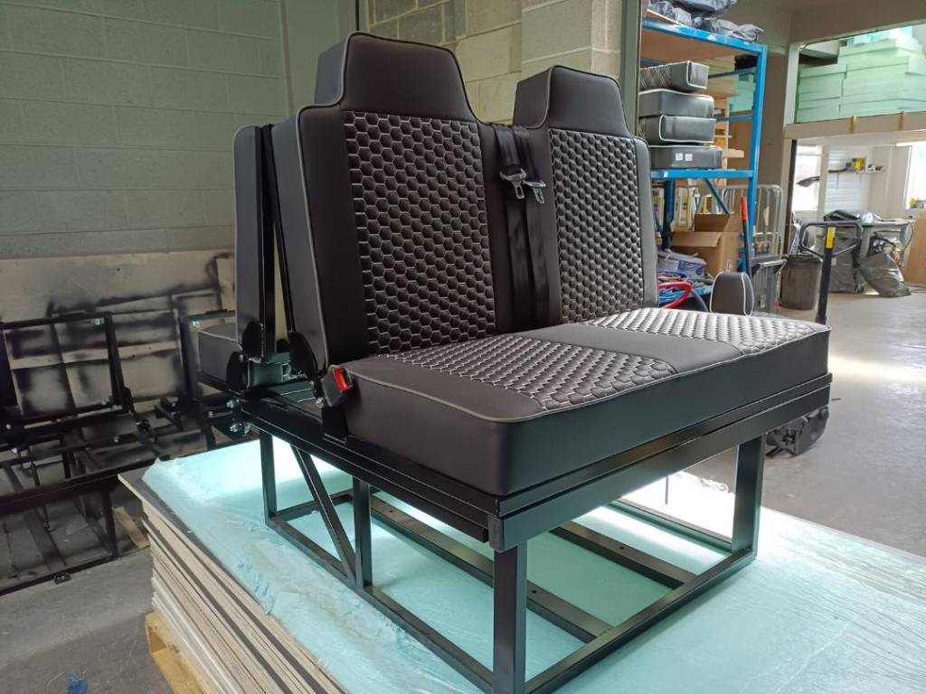 Aménager un lit arrière & un système de tiroirs Campingbox pour VW