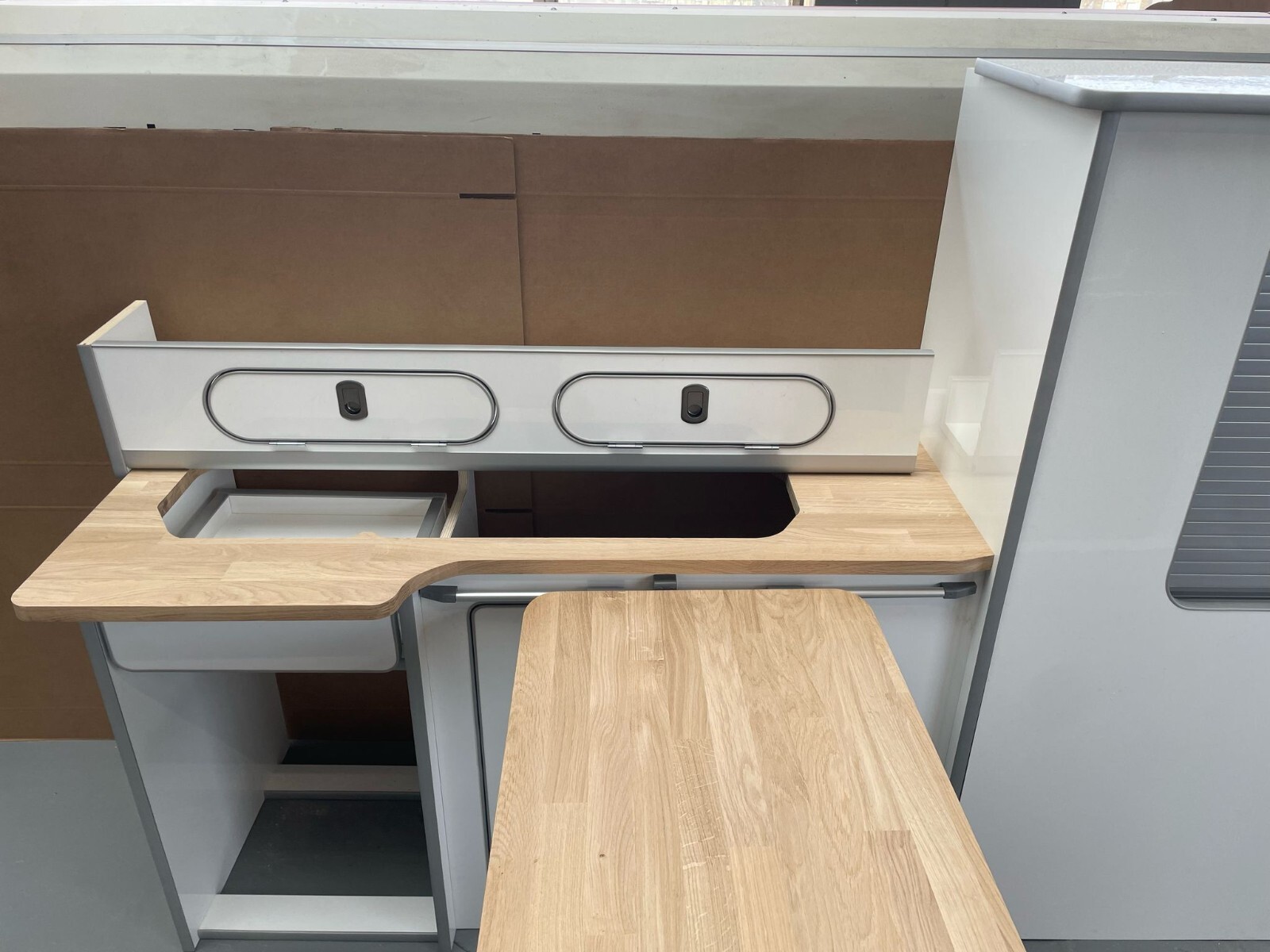 Assembled Furniture (Gloss White, Oak) SWB - T4/T5/T6 Vivaro Custom Trafic - Image 12