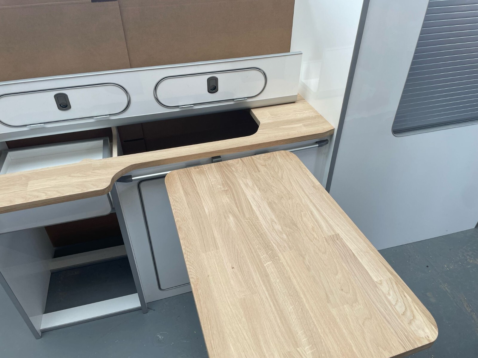 Assembled Furniture (Gloss White, Oak) SWB - T4/T5/T6 Vivaro Custom Trafic - Image 21