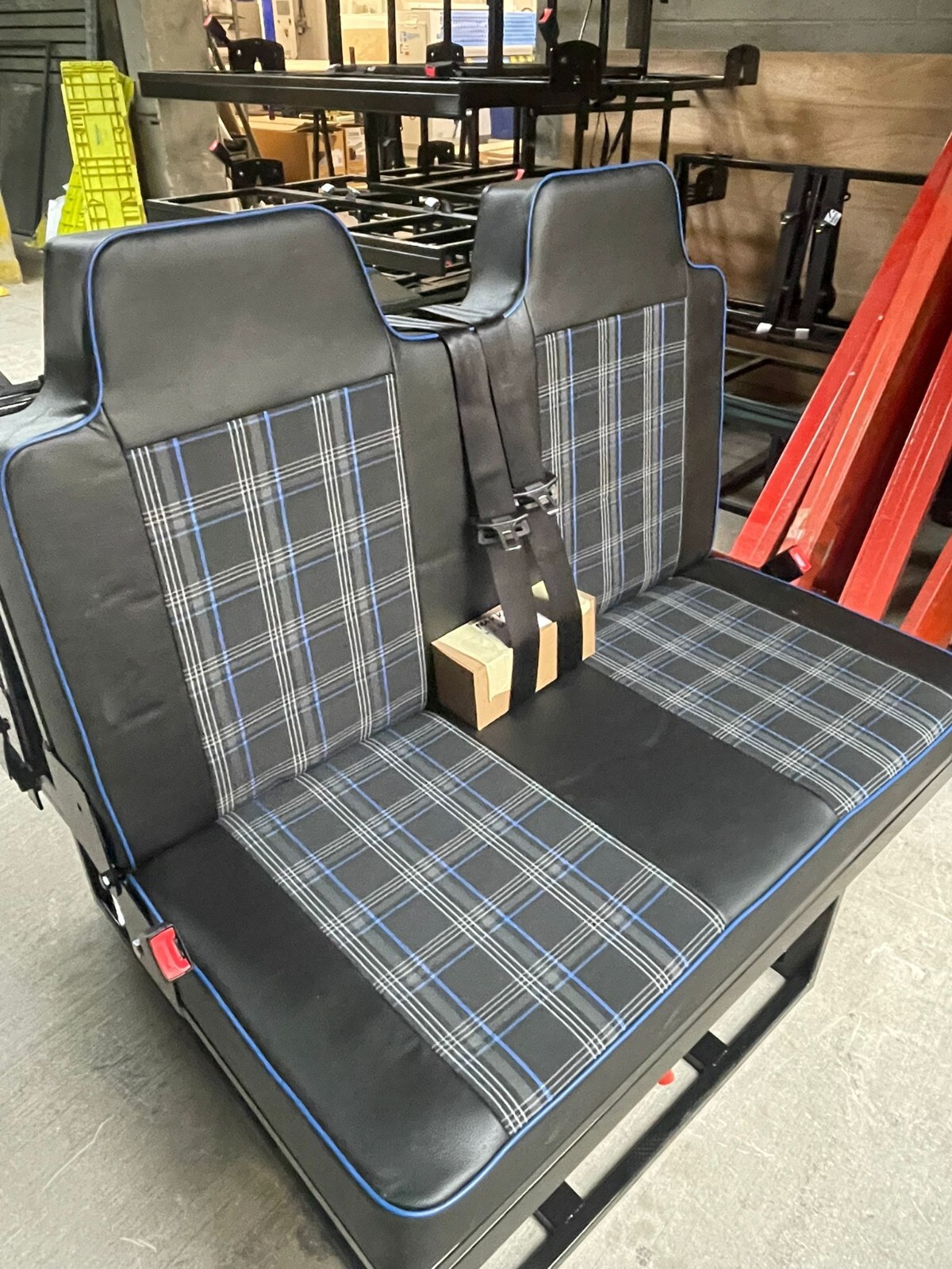 3/4 4PC Rock & Roll Bed. VW T4 T5 T6 Custom Vivaro Trafic Campervan (GTI Blue)