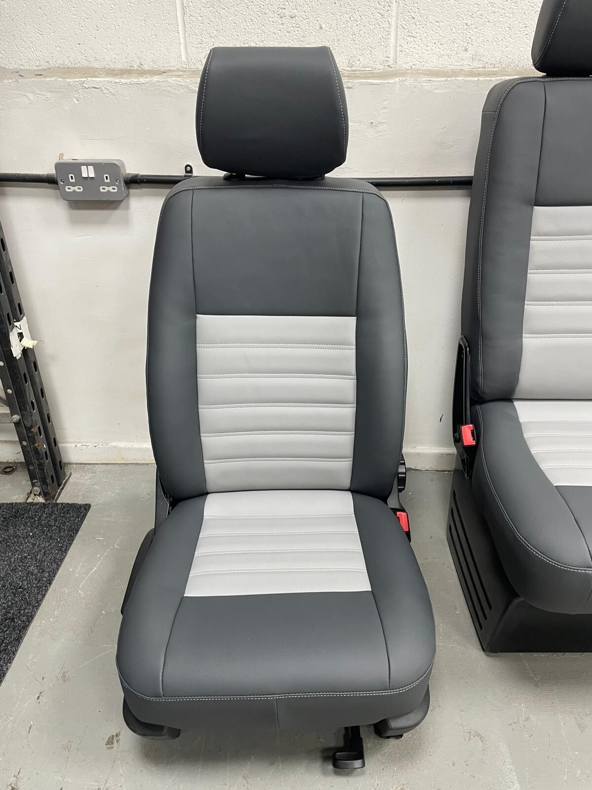 VW T5 T6, Vivaro, Custom Trafic. New 2+1 Front Seat Upholstering - Light Grey - Image 15
