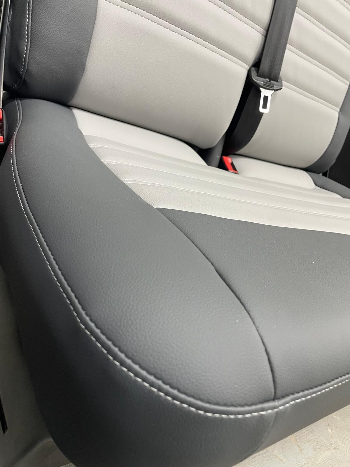 VW T5 T6, Vivaro, Custom Trafic. New 2+1 Front Seat Upholstering - Light Grey - Image 6