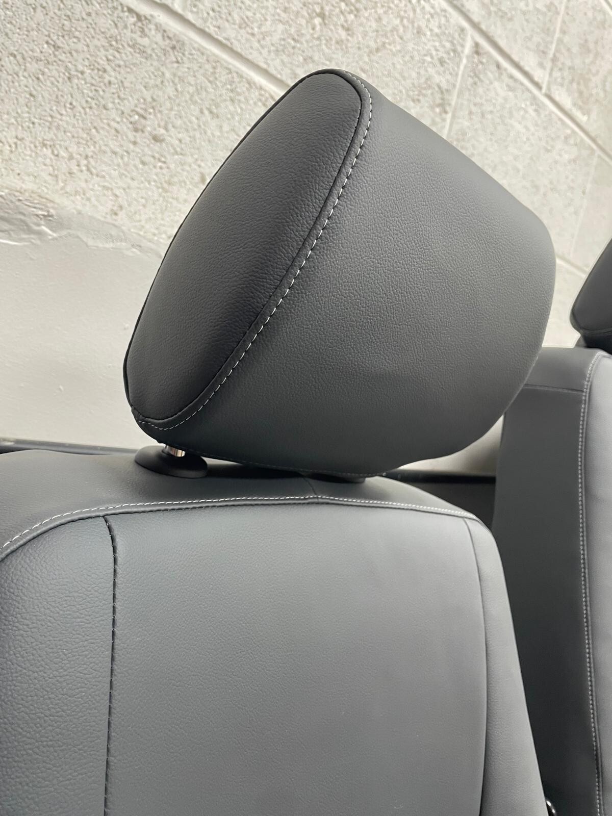 VW T5 T6, Vivaro, Custom Trafic. New 2+1 Front Seat Upholstering - Light Grey - Image 8