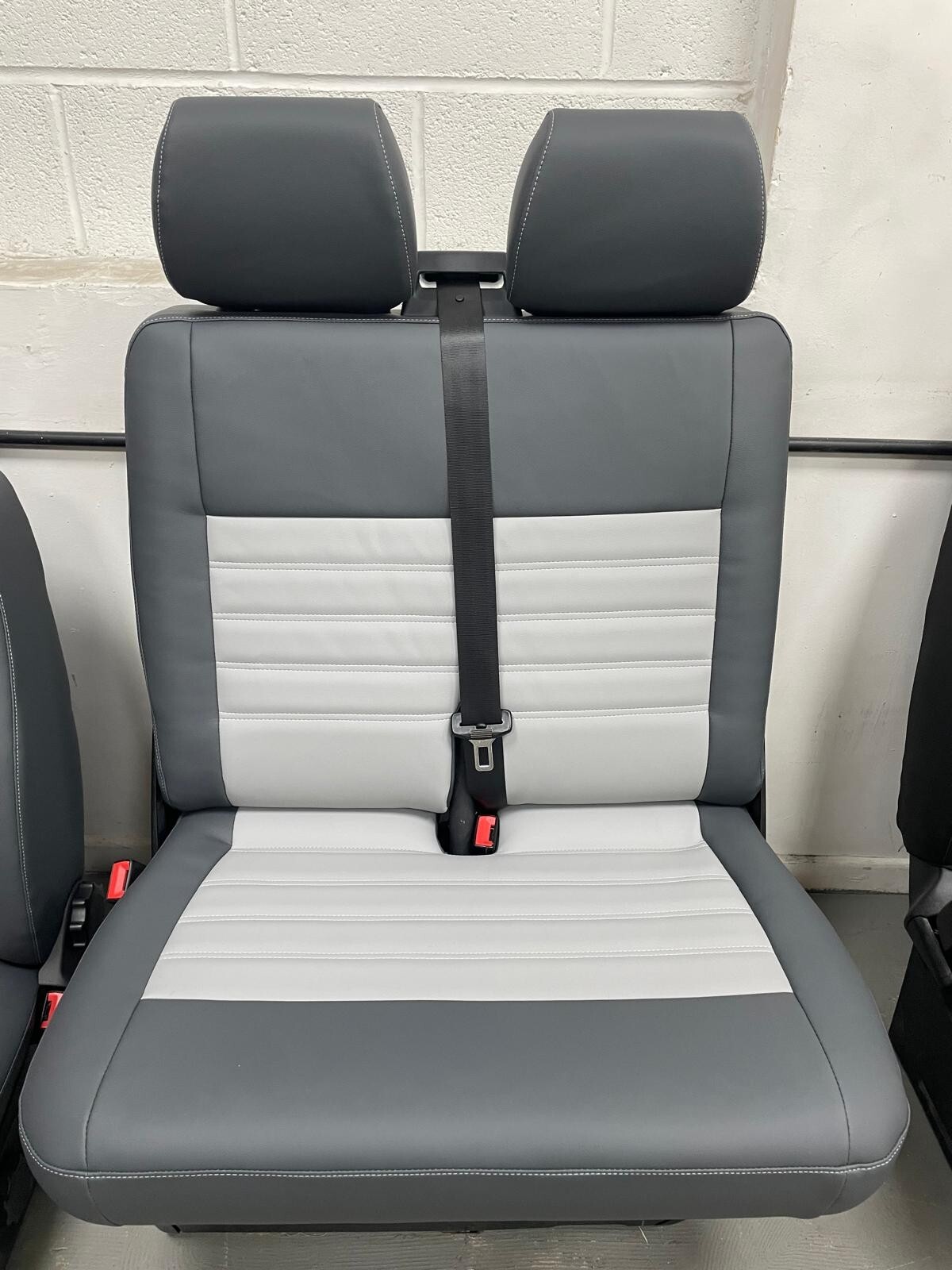 VW T5 T6, Vivaro, Custom Trafic. New 2+1 Front Seat Upholstering - Light Grey - Image 9
