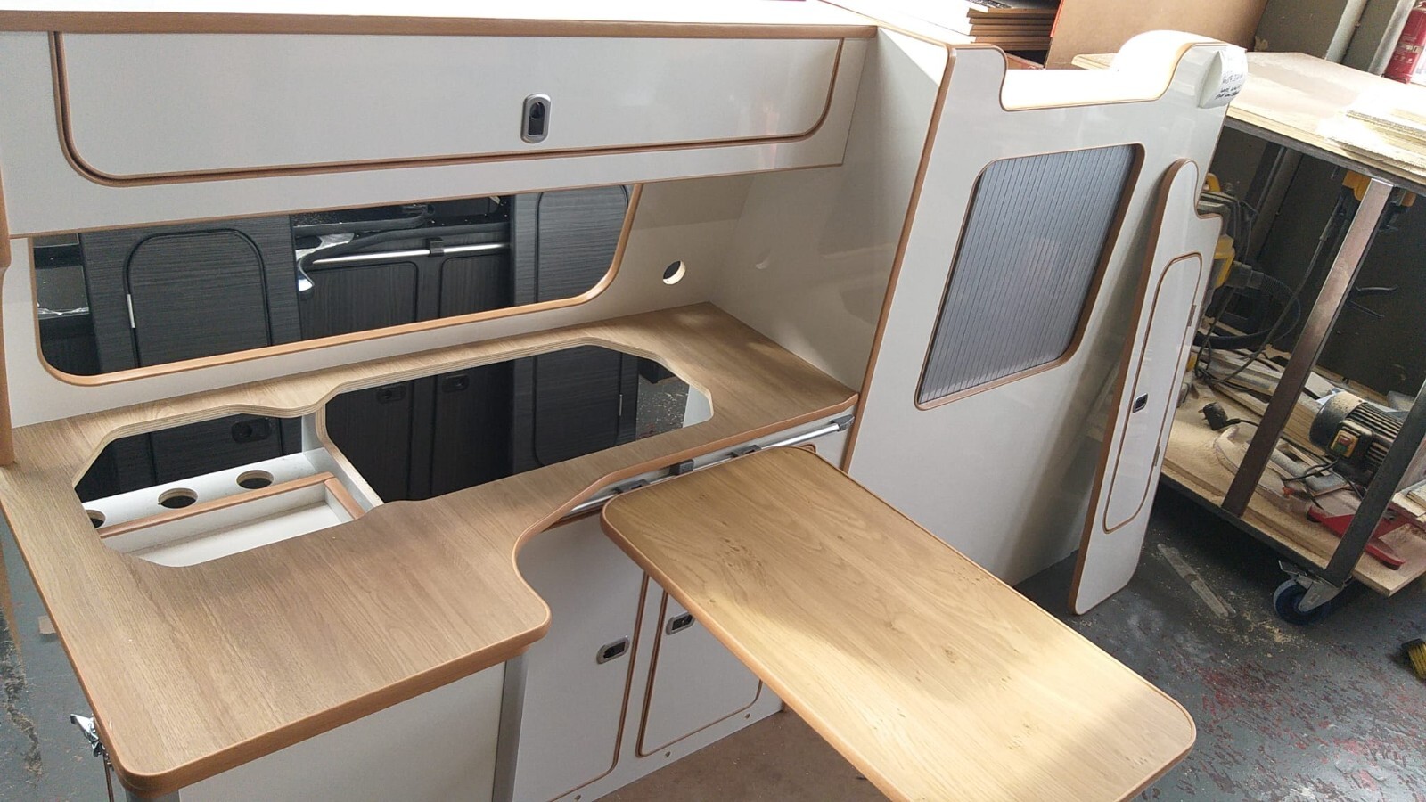 VW T5/T6 transporter SWB kitchen furnitu camper van motorh White Gloss Beig Trim - Image 5